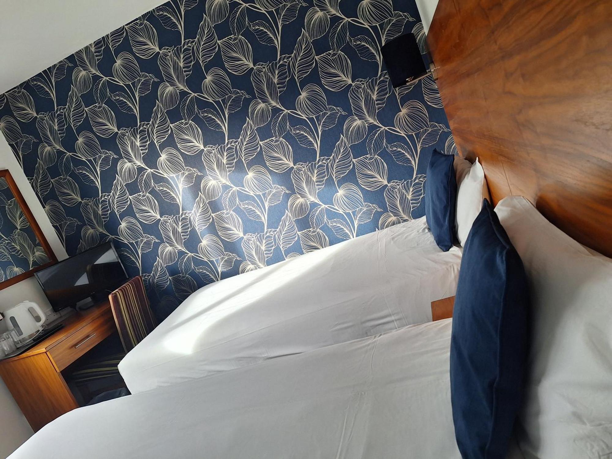 Stockwood Hotel - Luton Airport Room photo
